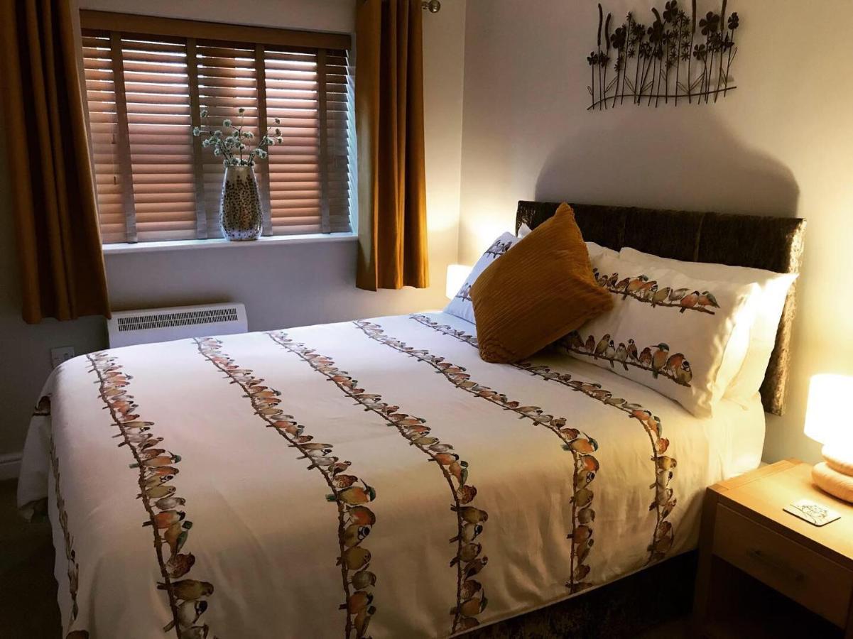 Clarabel'S Guest House- The Nook Wombourn Екстериор снимка